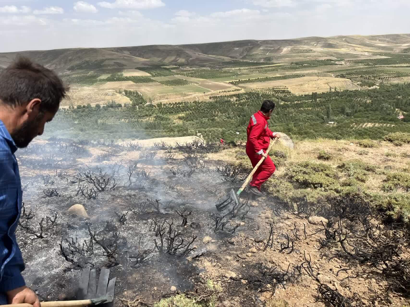 مهار آتش سوزی در مراتع آلماچوان مراغه