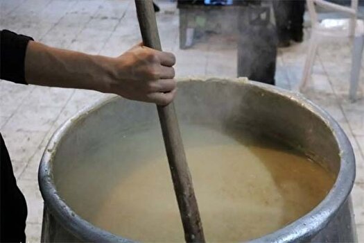 پخت حلیم نذری در شهر دهرم