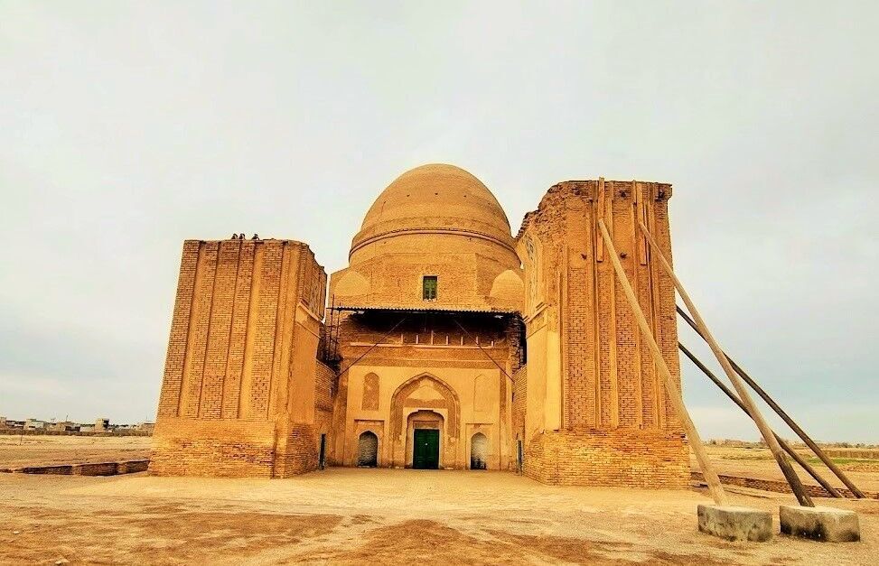 آغاز عملیات محوطه سازی بنای تاریخی بابا لقمان در سرخس