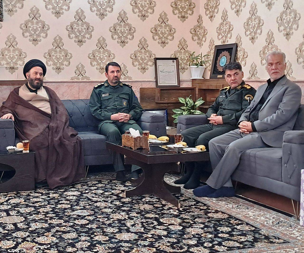 دیدار امام جمعه فریمان با خانواده شهید امر به معروف