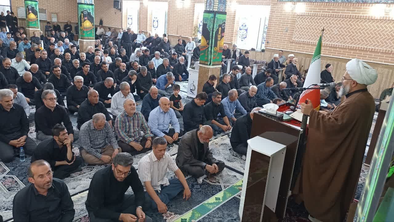 بانوان باید با حفظ حجاب و رعایت اصول اسلامی رفتار کنند