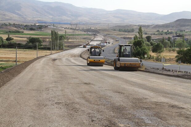 راه سازی در مسیر زوار اربعین، سرعت گرفت