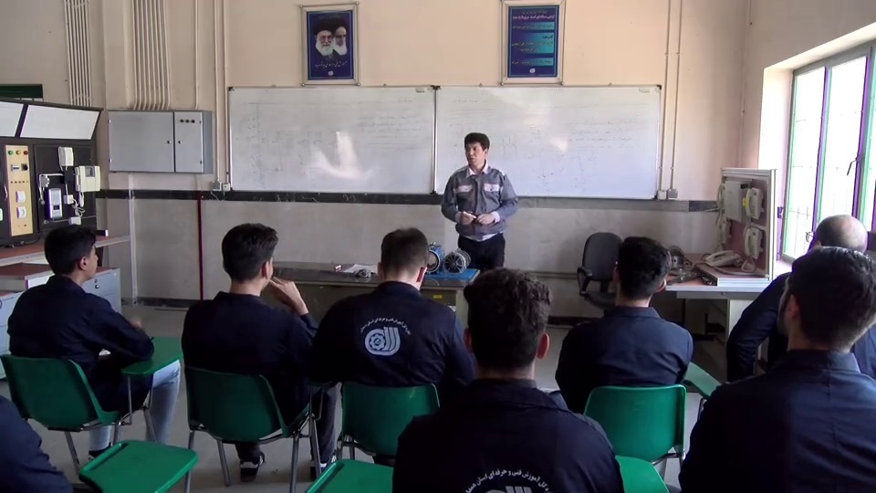 آموزش سالانه ۱۴۰ نفر در کارگاه آموزش برق کار صنعتی اسدآباد