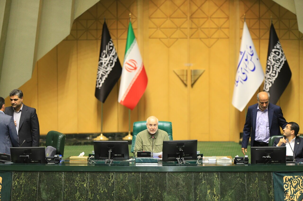 نهضت مشروطه در آغاز خود، حرکتی برخاسته از بطن مردم بود