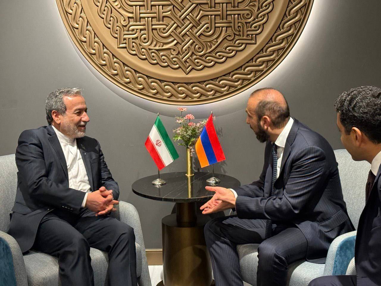 دیدار وزرای خارجه ایران و ارمنستان در حاشیه سفر رئیس‌جمهور پزشکیان به ایروان