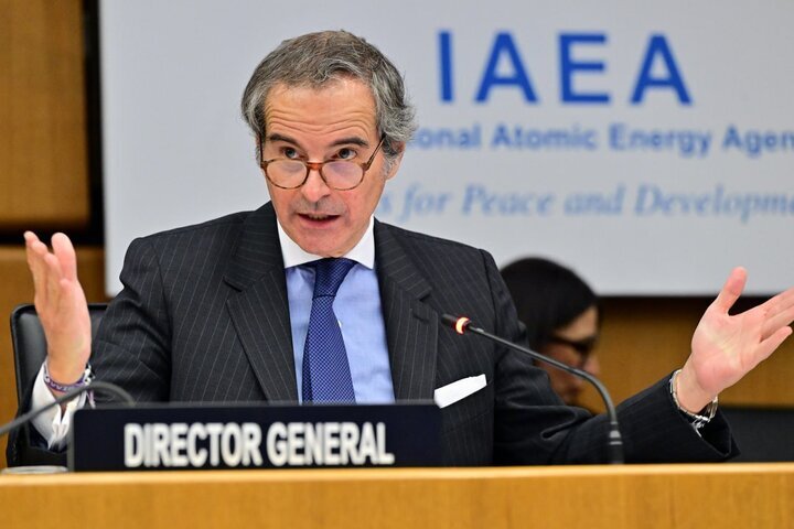 ادعای گروسی: اولین تیم بازرسان آژانس به ایران بازگشت