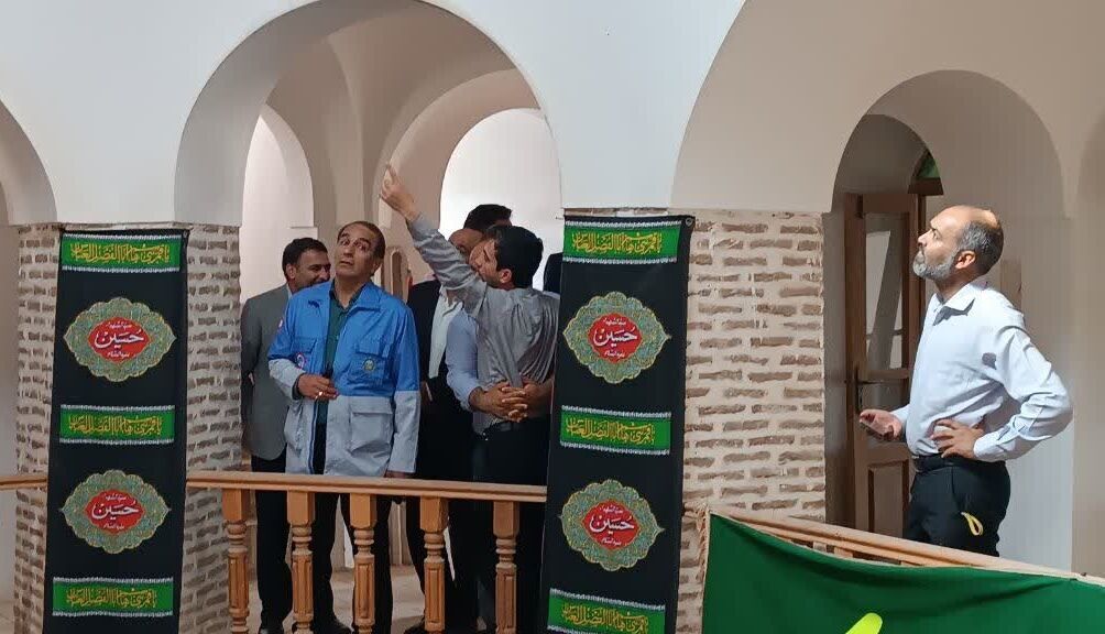 ترک بر تن مسجد جامع زواره پس از زلزله بامداد امروز ترک بر تن مسجد جامع زواره پس از زلزله بامداد امروز