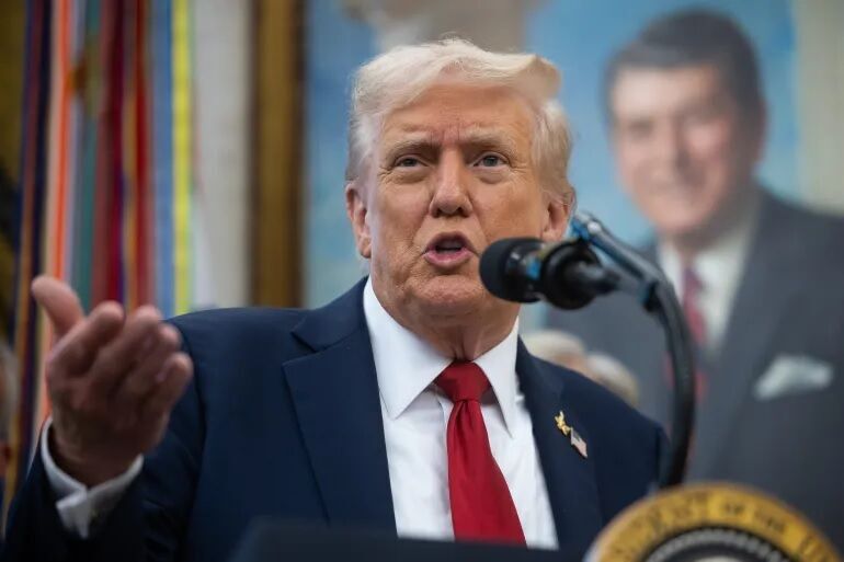 ترامپ از تصمیم خود برای ارسال موشکهای «تامهاوک» به اوکراین خبر داد ترامپ از تصمیم خود برای ارسال موشکهای «تامهاوک» به اوکراین خبر داد