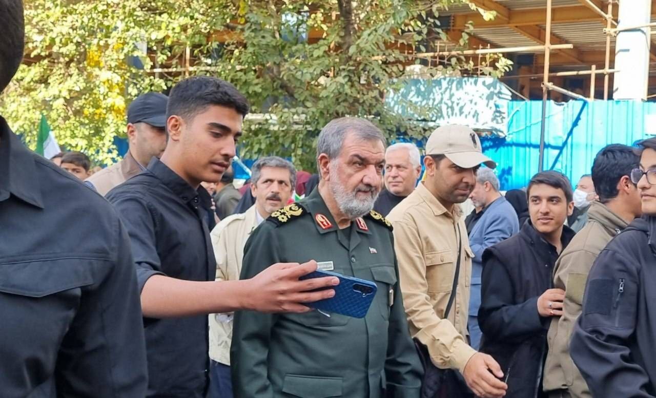 **** سرلشکر رضایی: ایران از قدرت موشکی خود صرف‌نظر نمی‌کند // خبر کامله منتشر بشه