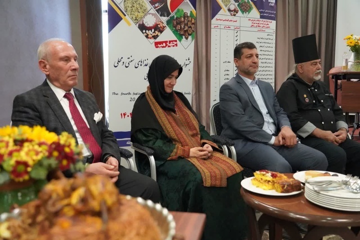 جشنواره‌ها،  نمادهای گردشگری و فرهنگی هر شهر هستند