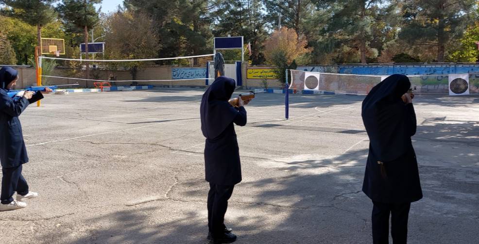 مسابقات دانش آموزی تیراندازی با تفنگ بادی در جرقویه علیا مسابقات دانش آموزی تیراندازی با تفنگ بادی در جرقویه علیا