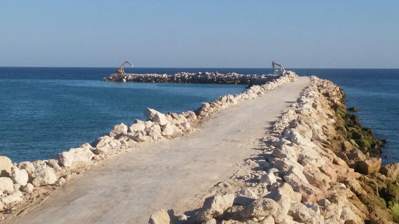 آغاز تعمیر دیواره موج شکن بندر کری