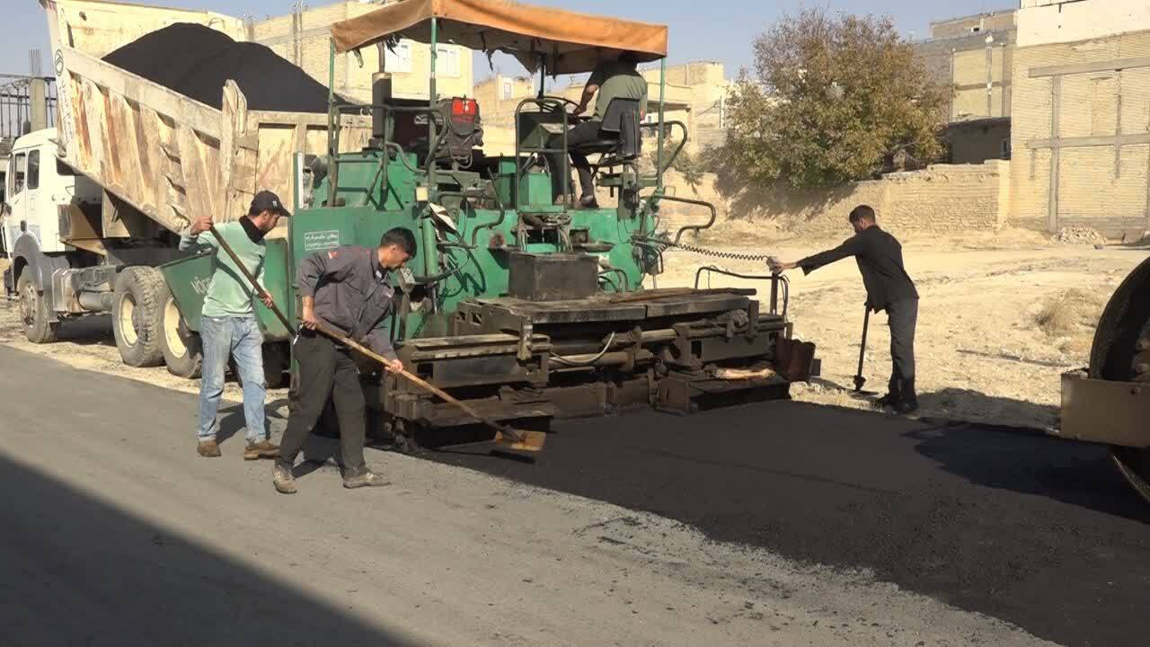 تسریع در عملیات عمرانی بهسازی معابر عمومی و گذرگاه‌های اصلی و فرعی تکاب