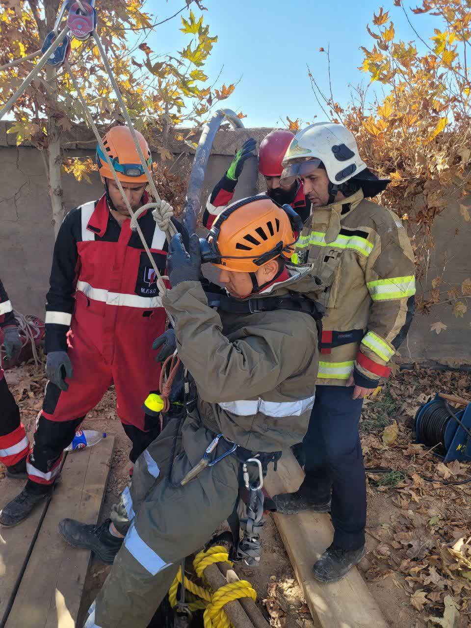 خروج پیکر متوفی از عمق چاه ۱۳۰ متری در روستای گجوان مشهد