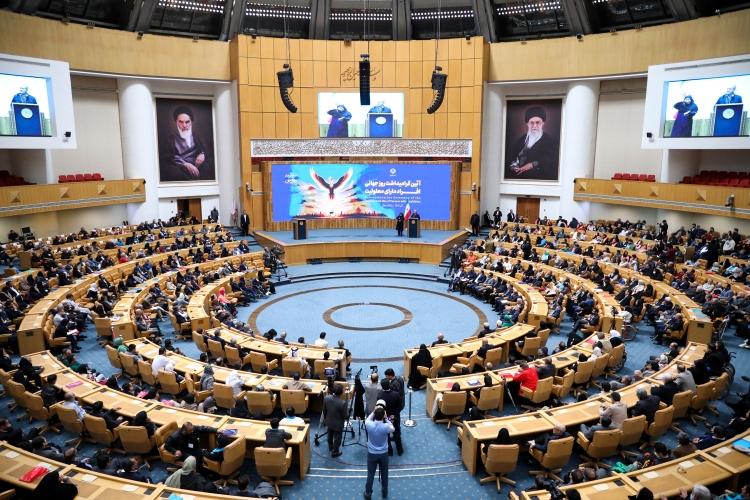 پزشکیان: دشمن نمیتواند یک ملت مصمم و ایستاده را تسلیم کند پزشکیان: دشمن نمیتواند یک ملت مصمم و ایستاده را تسلیم کند