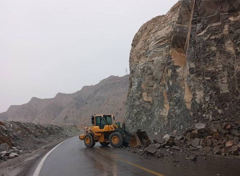 باز بودن محور‌های ایلام هم‌زمان با عملیات ریزش‌برداری