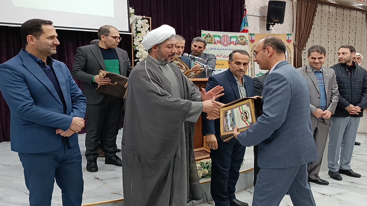 تجلیل از برگزیده‌های اجلاس سراسری نماز