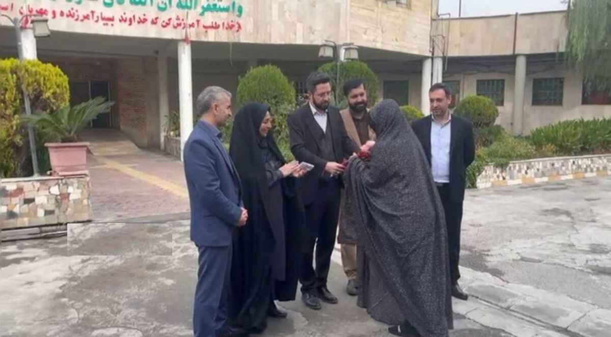 ** آزادی گلی کوهکن از زندان پس از بخشش اولیایدم ** آزادی گلی کوهکن از زندان پس از بخشش اولیایدم