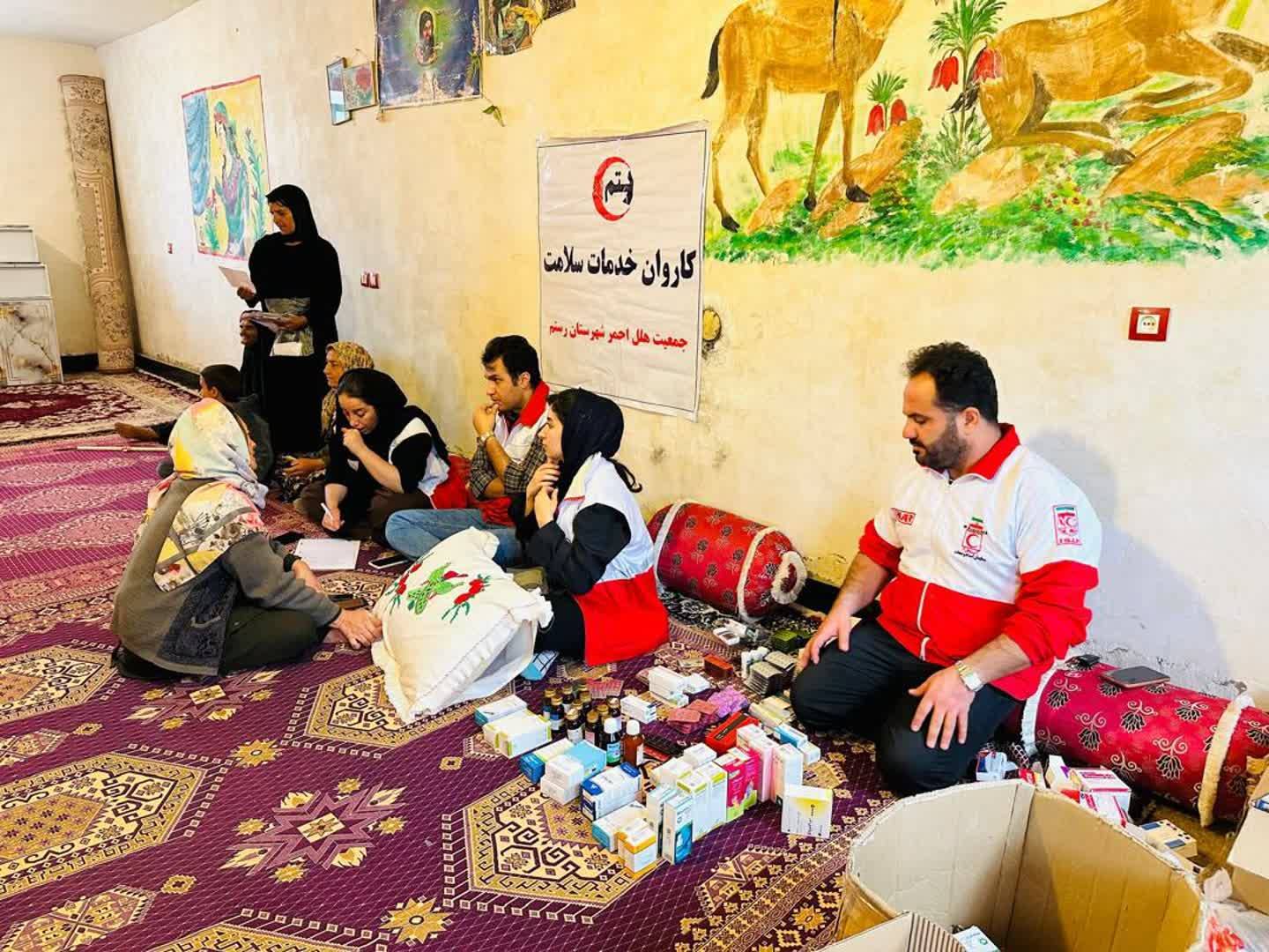 خدمت‌رسانی کاروان سلامت هلال‌احمر در بخش سورنا رستم