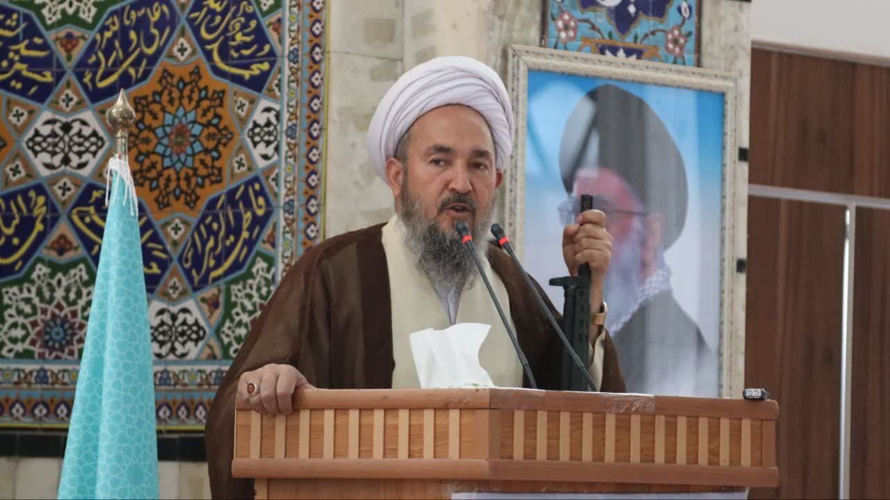 امام جمعه شاهیندژ: راه عبور از بحرانها همدلی و حمایت از دولت است امام جمعه شاهیندژ: راه عبور از بحرانها همدلی و حمایت از دولت است