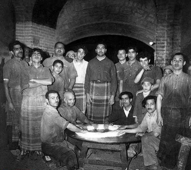 کارگاه شیرینی سازی درسال 1355ه ش