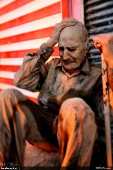 عزاداری مردم لرستان در عاشورای حسینی

عکس: مهدی ملکشاهیان