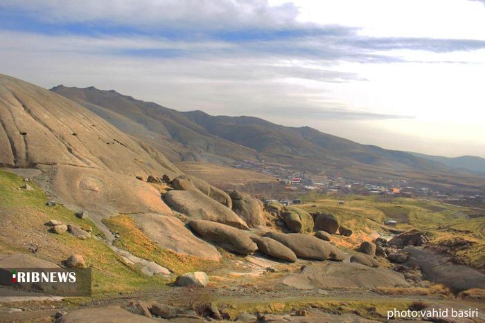 ایوان سنگی نیاق